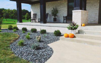 Decorative Rock Ideas to Transition from Summer to Fall