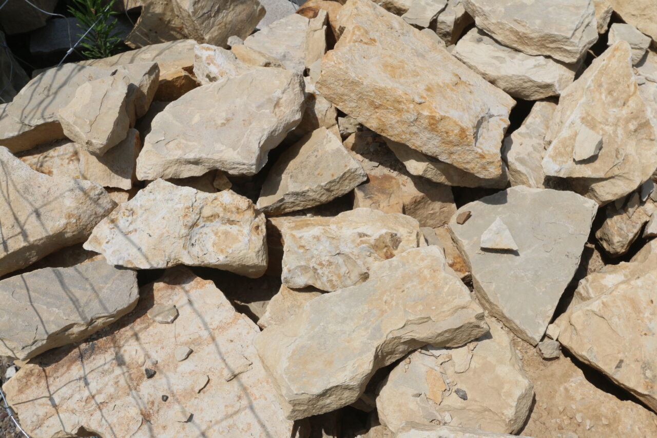 Brown Creek Garden Wall Stone McCarty Mulch