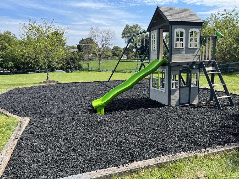 Black Colored Rubber Mulch